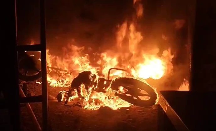 Violent Clash Erupts in Banbhulpura of  Haldwani Over Demolition of Illegal Madrasa