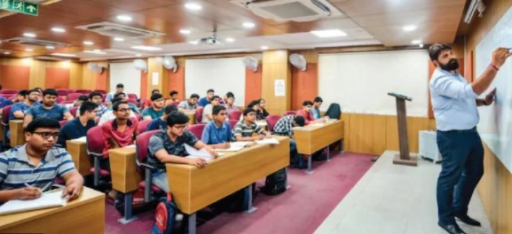 Uttarakhand state government has announced a significant policy aimed at regulating coaching centers that prepare students for competitive exams. Education Minister Dr. Dhan Singh Rawat revealed on Saturday that a preliminary draft of this policy has been prepared,