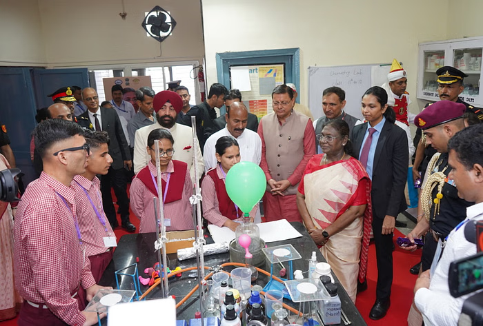 अपने जन्मदिन पर देहरादून स्थित राष्ट्रीय दृष्टि दिव्यांगजन सशक्तीकरण संस्थान (एनआईईपीवीडी) पहुंचीं, जहां उन्होंने दृष्टिबाधित बच्चों के साथ भावनात्मक पल साझा किए
